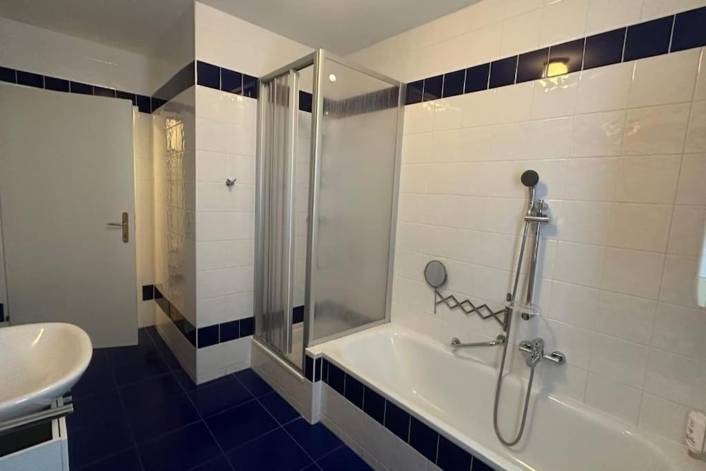 Modern Flat Incl Parking, Near Metro U1 *